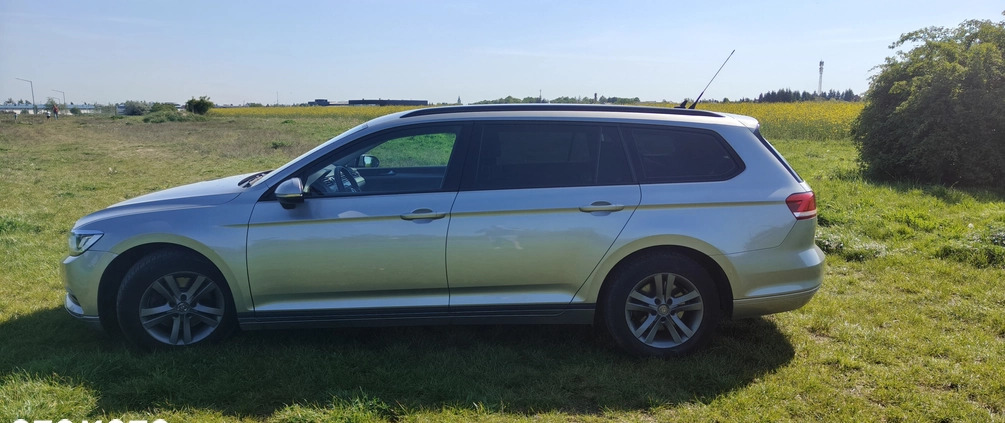 Volkswagen Passat cena 42900 przebieg: 241000, rok produkcji 2014 z Luboń małe 37
